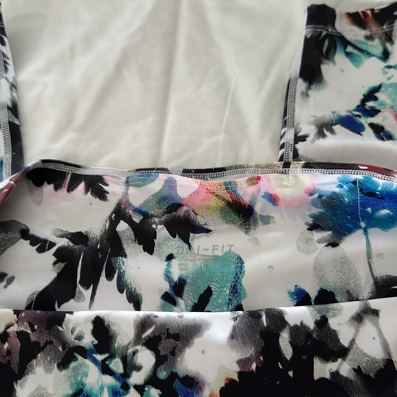 NWT Nike One leggings - Picture 3 of 4